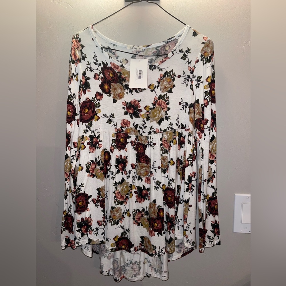 Women’s medium floral babydoll fit high low top
